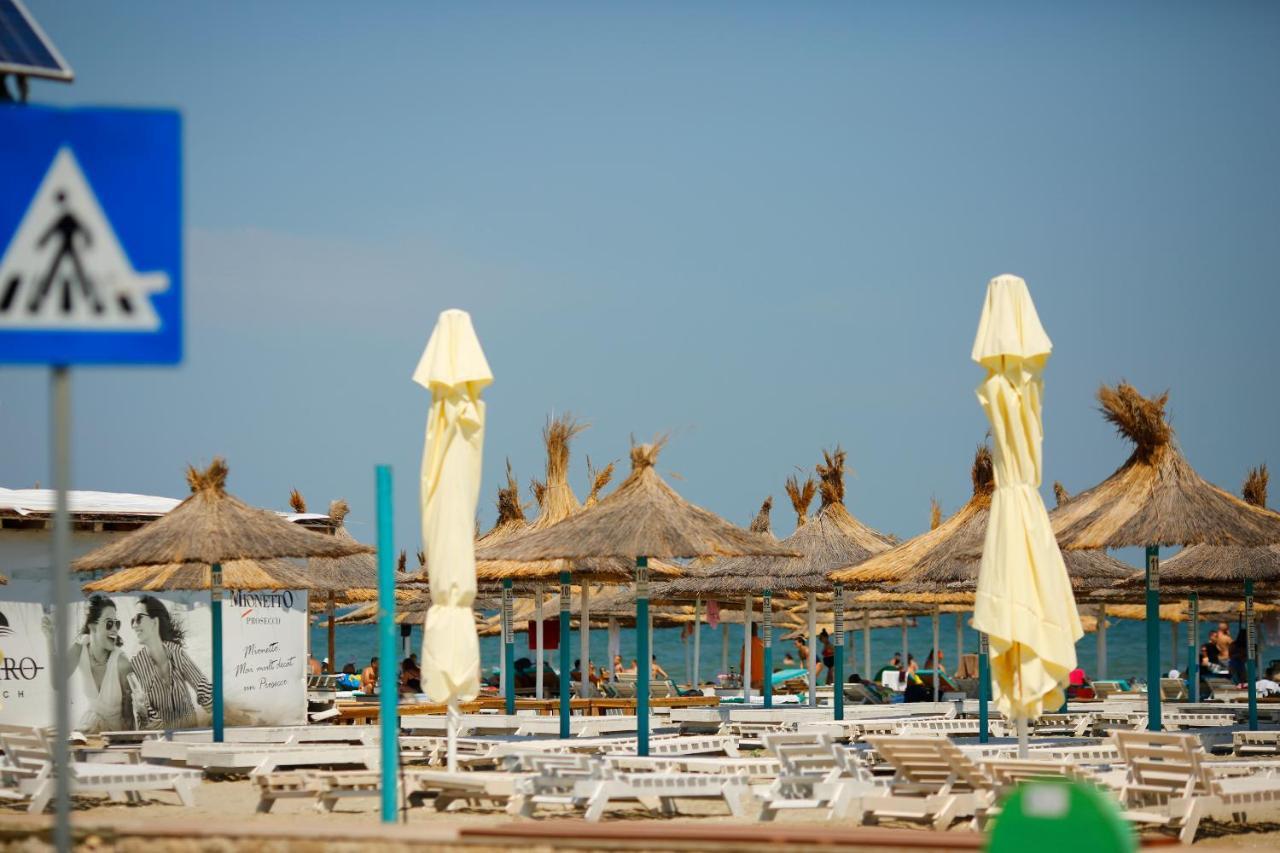 Hotel Casa Coral Mamaia Nord Năvodari Exterior foto